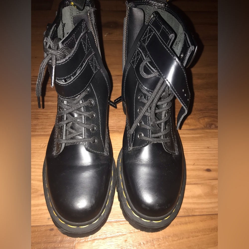 Doc martens Buckle Boot / Size US 7 Man / Size US 8 woman
